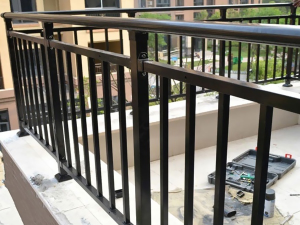 陽臺圍欄的材質有哪些? 陽臺圍欄的材質有哪些?