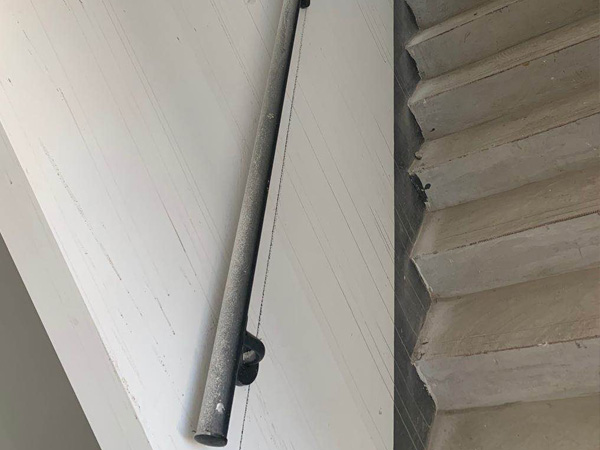 小區(qū)靠墻樓梯扶手圖片