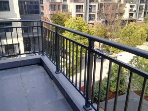 陽(yáng)臺(tái)護(hù)欄應(yīng)用