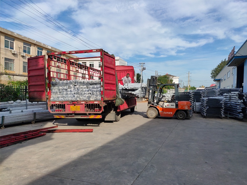 金用護欄2020年8月13日鋅鋼陽臺護欄裝車發(fā)貨！