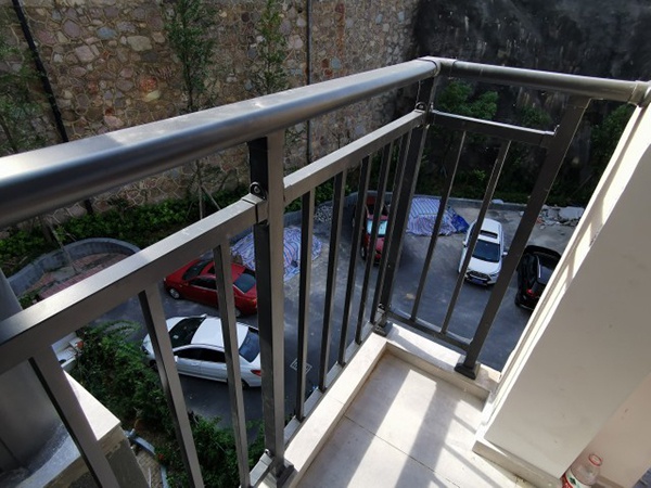 陽臺(tái)護(hù)欄定制定做說明