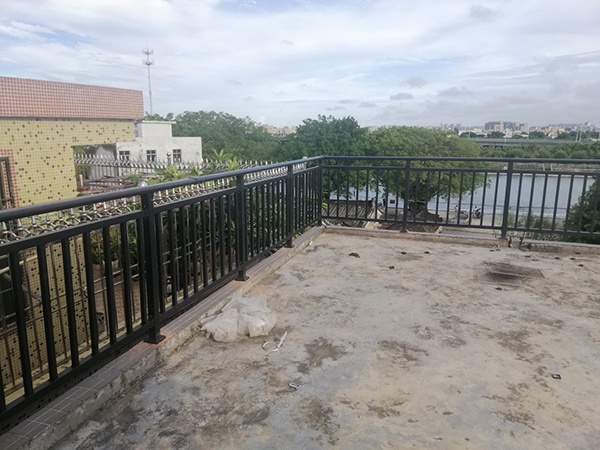 陽(yáng)臺(tái)護(hù)欄定制定做注意事項(xiàng)