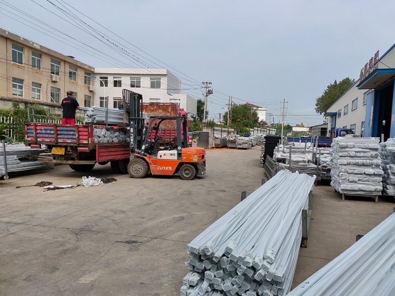 金用護(hù)欄2020年8月24日鋅鋼陽臺護(hù)欄發(fā)貨! 金用護(hù)欄2020年8月24日鋅鋼陽臺護(hù)欄發(fā)貨!