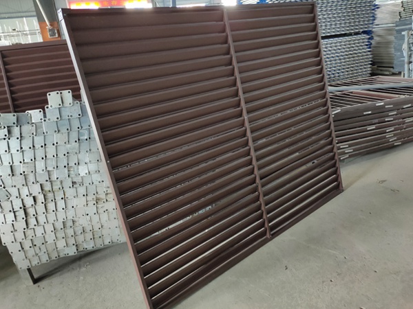 這兩種材料，做小區外墻百葉窗最適合！