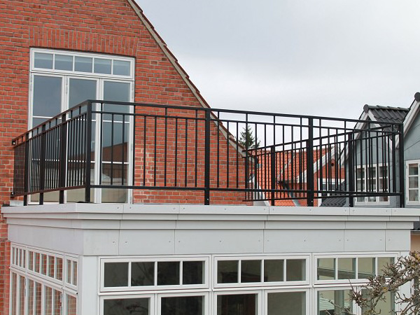 陽(yáng)臺(tái)護(hù)欄價(jià)格多少錢(qián)一米？