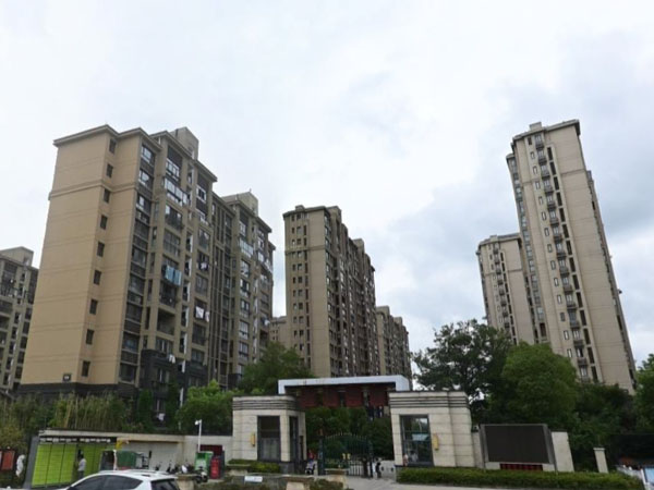 揚(yáng)州聯(lián)發(fā)君悅?cè)A府小區(qū)空調(diào)欄桿、樓梯扶手定制