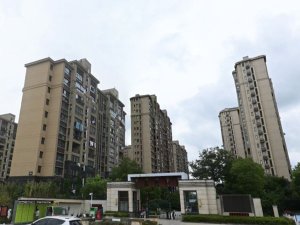 揚州聯發君悅華府小區空調欄桿、樓梯扶手定制