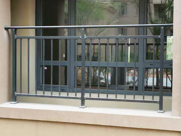 鋅鋼護欄生產(chǎn)廠家電話多少？