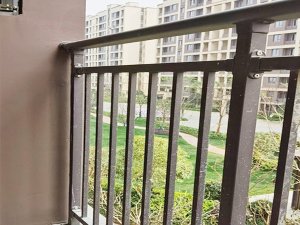 陽臺(tái)護(hù)欄在哪家定做最便宜？