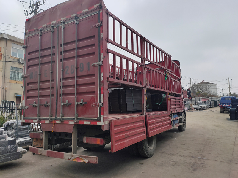 金用護欄2021年3月12日鋁合金百葉窗發貨！