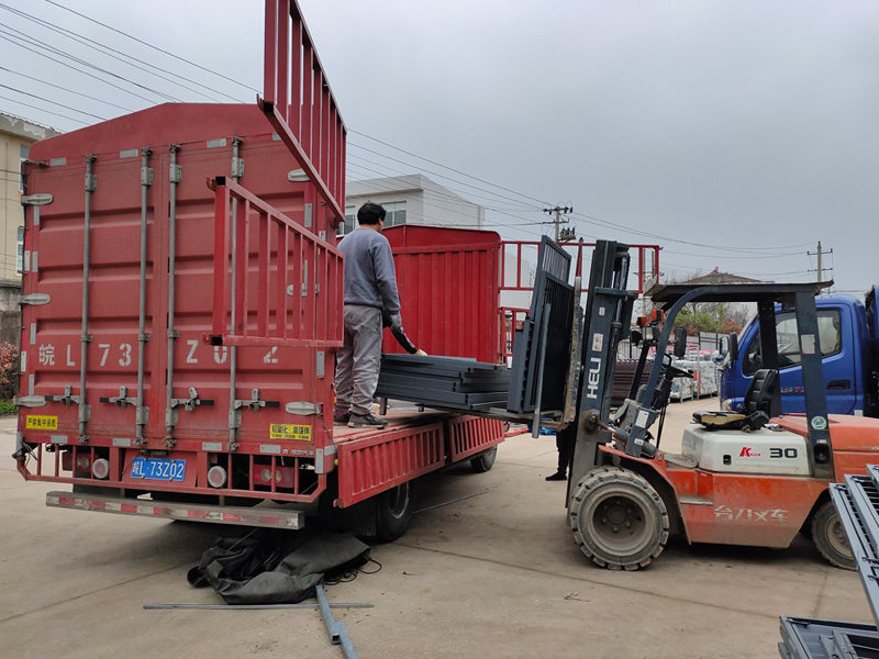 金用護欄2021年4月2日鋁合金百葉窗發貨！