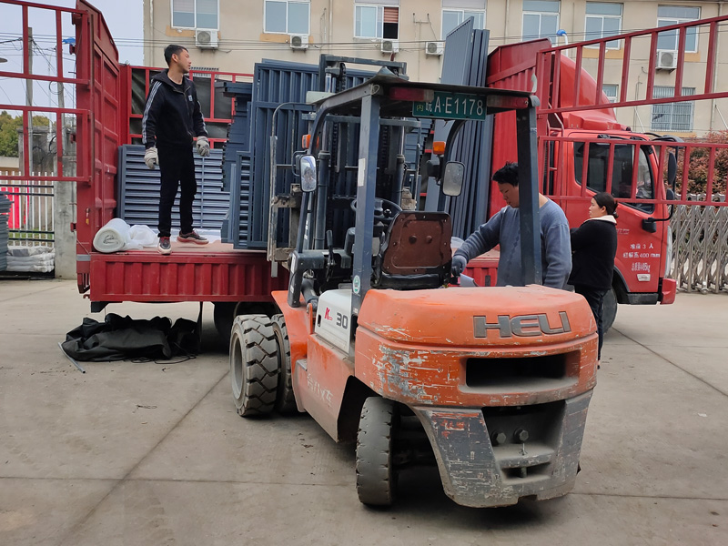 金用護欄2021年4月2日鋁合金百葉窗發貨！