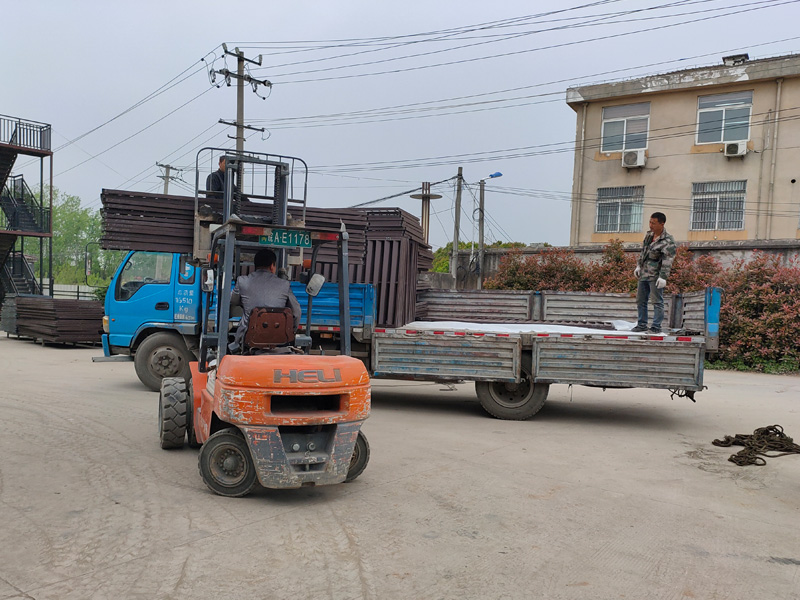 金用護(hù)欄2021年4月14日鋁合金百葉窗發(fā)貨！