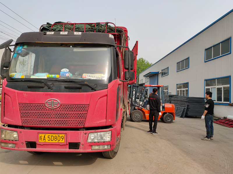 金用護欄2021年4月16日第一車百葉窗發貨！