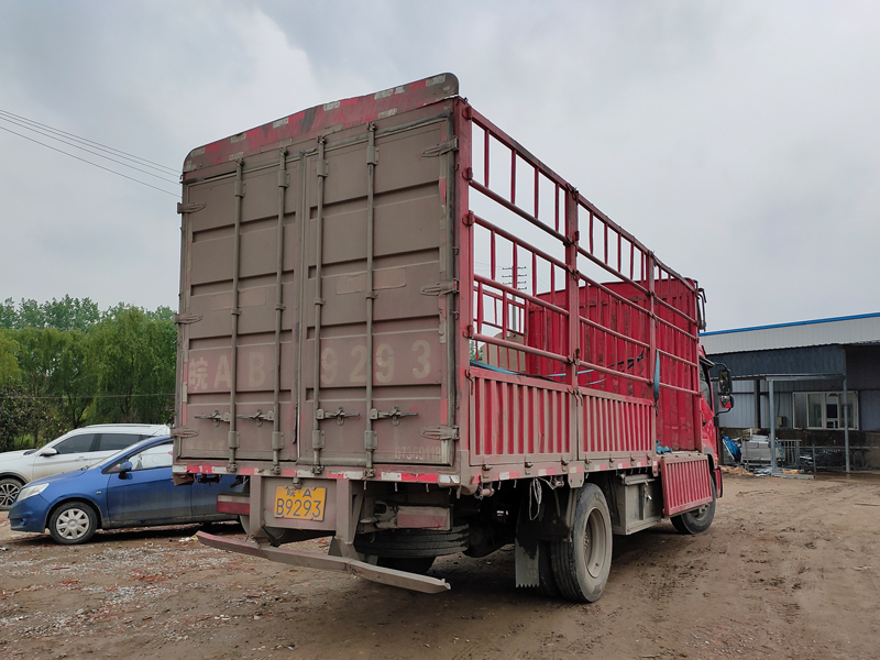 金用護欄2021年4月21日鋅鋼連廊欄桿發貨！