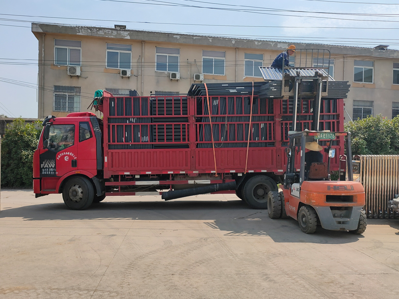 金用護(hù)欄2021年5月31日鋅鋼百葉窗發(fā)貨！