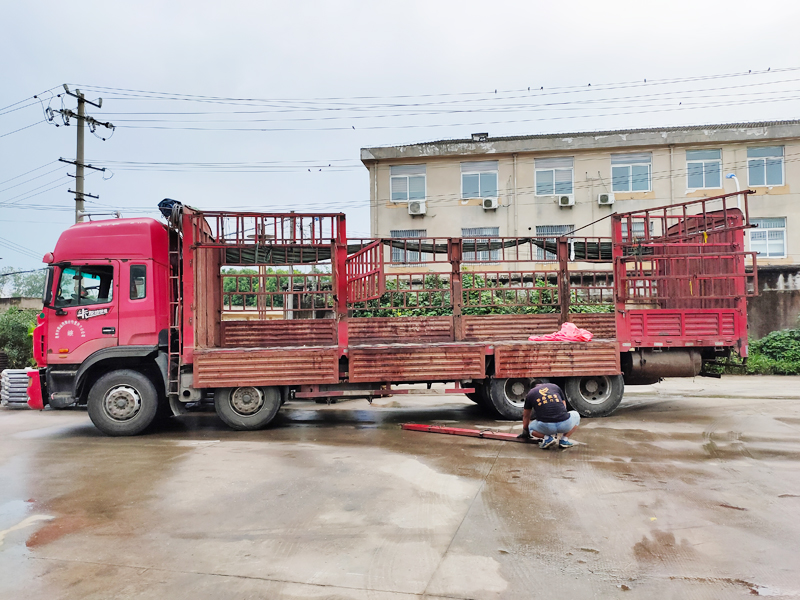 金用護欄2021年8月17日鋅鋼空調(diào)護欄發(fā)貨！