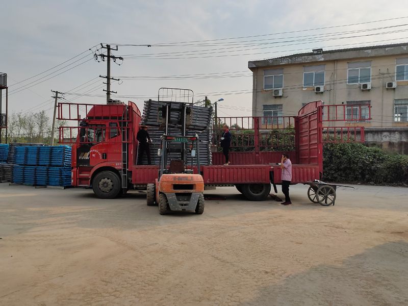 金用護欄2021年10月26日鋅鋼連廊護欄發貨！