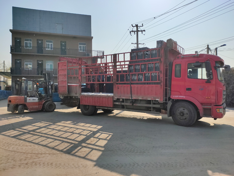 金用護欄2021年12月17日鋅鋼百葉窗裝車發貨！