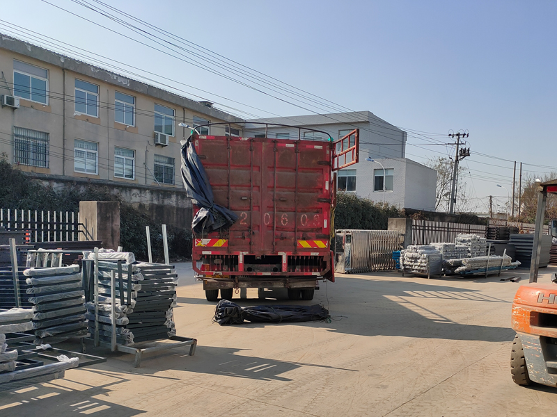 金用護欄2022年1月4日鋅鋼百葉窗裝車發貨！