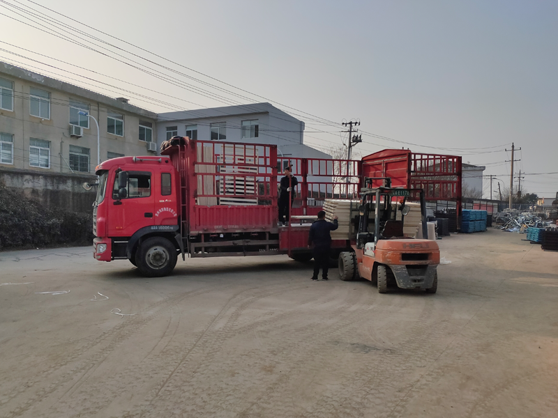 金用護欄2022年1月19日鋅鋼百葉窗裝車發(fā)貨！