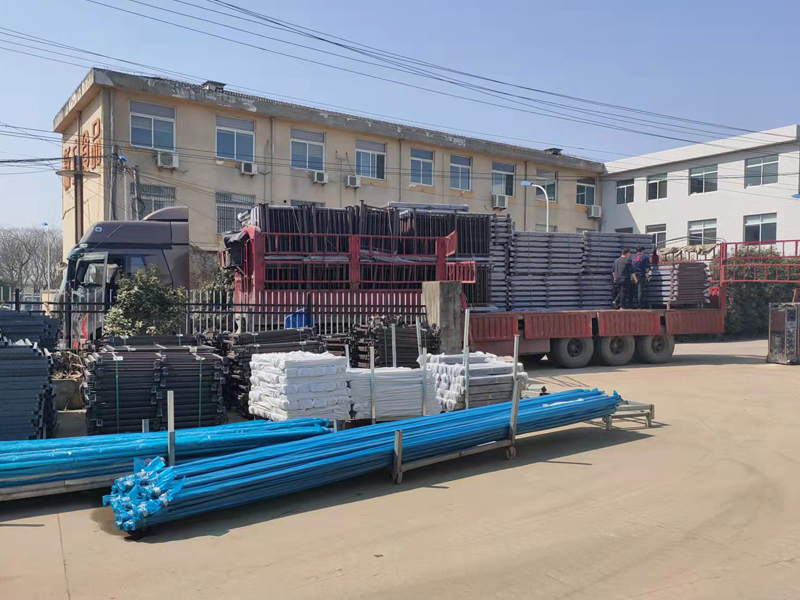 金用護(hù)欄2022年3月4日鋅鋼陽臺欄桿裝車發(fā)貨！