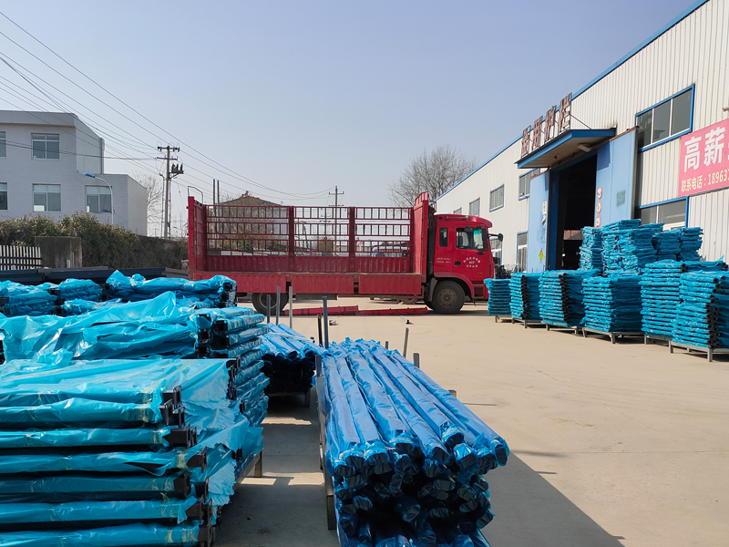 金用護(hù)欄2022年3月7日鋅鋼陽臺(tái)欄桿裝車發(fā)貨！