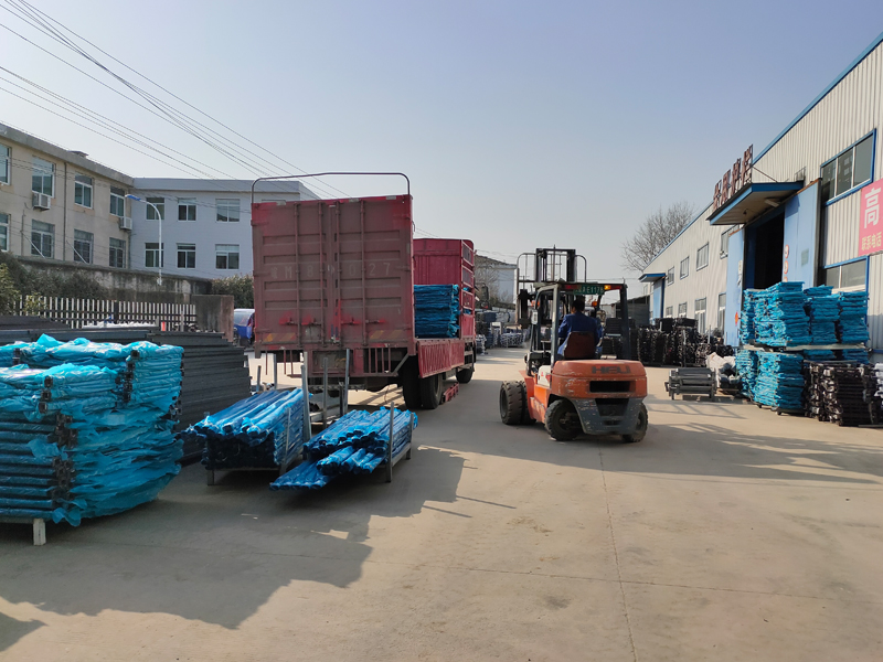 金用護欄2022年3月8日鋅鋼陽臺欄桿裝車發(fā)貨！