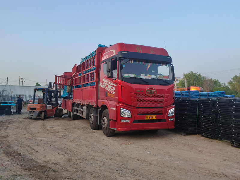 金用護(hù)欄2022年4月25日鋅鋼陽(yáng)臺(tái)護(hù)欄裝車發(fā)貨！