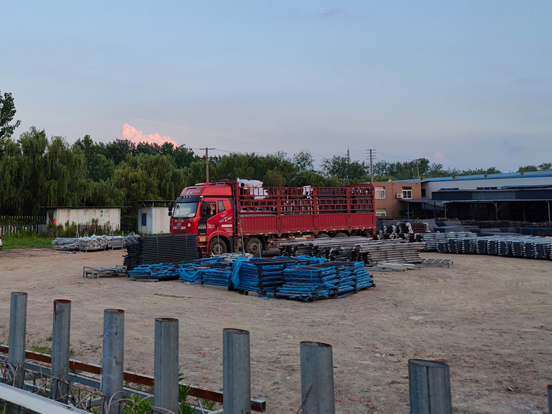 金用護(hù)欄2022年7月2日鋅鋼飄窗護(hù)欄裝車發(fā)貨！