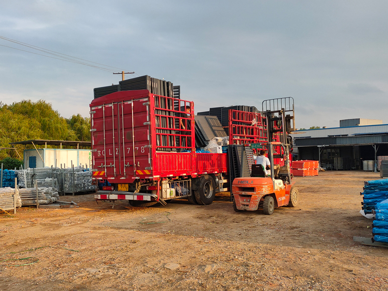 金用護欄2022年7月21日鋅鋼百葉窗裝車發貨！