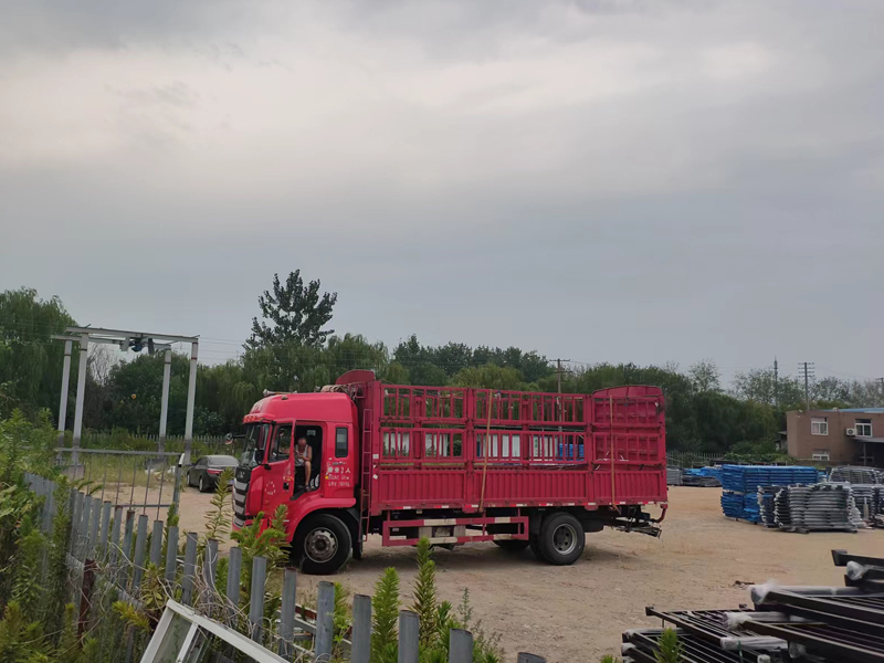 金用護欄2022年8月18日鋅鋼陽臺欄桿裝車發貨！