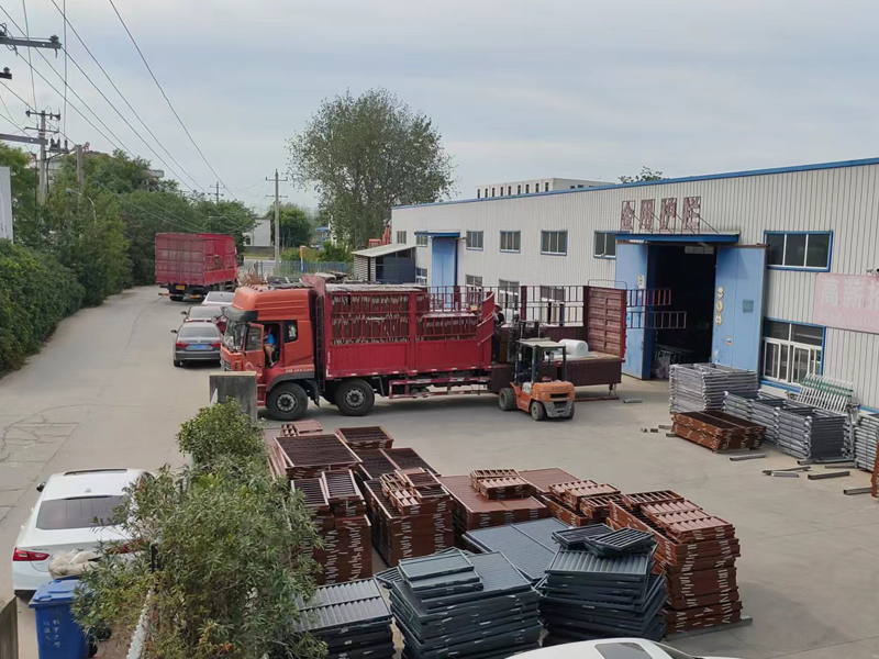 金用護欄2022年8月22日鋁合金百葉窗裝車發貨！