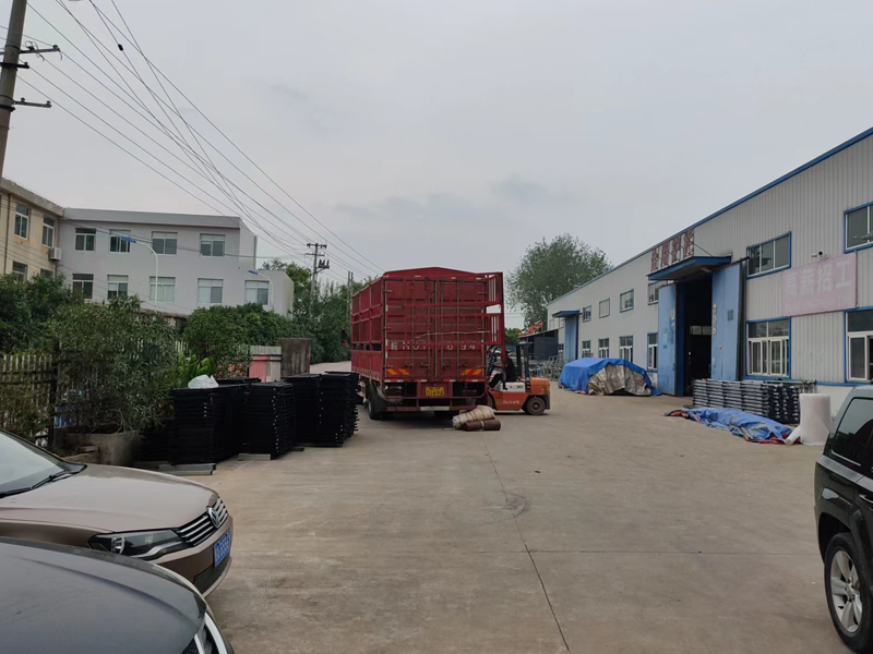 金用護欄2022年9月5日鋅鋼飄窗護欄裝車發(fā)貨！