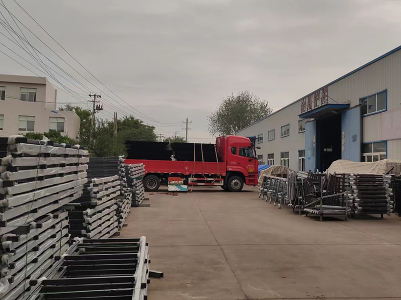 金用護欄2022年9月14日鋅鋼圍墻護欄裝車發貨！