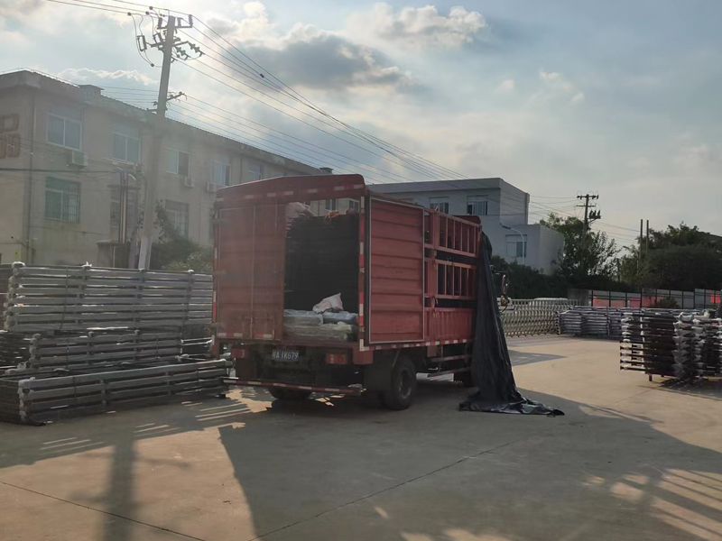 金用護欄2022年9月16日鋅鋼圍墻護欄裝車發貨！