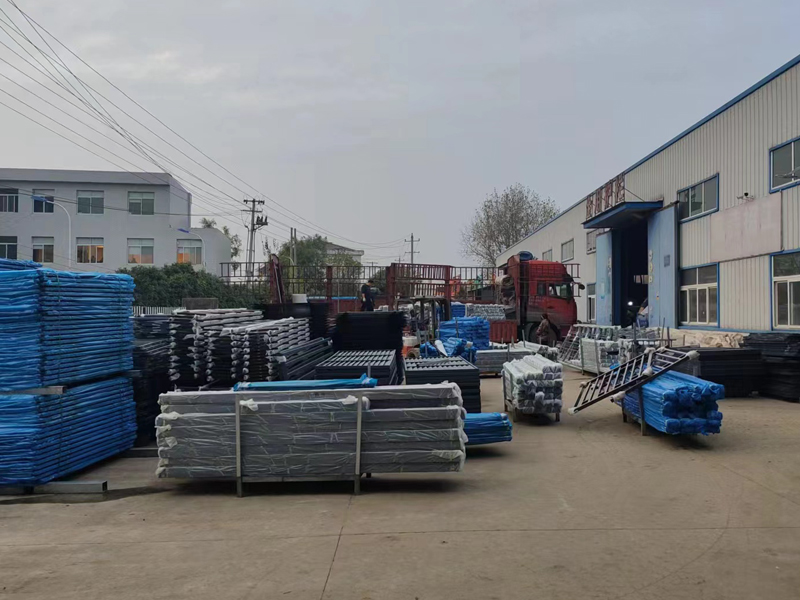 金用護(hù)欄2022年12月2日鋅鋼組裝護(hù)欄裝車(chē)發(fā)貨！