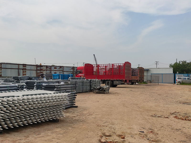 金用護(hù)欄2023年5月15日鋅鋼陽(yáng)臺(tái)欄桿裝車(chē)發(fā)貨！