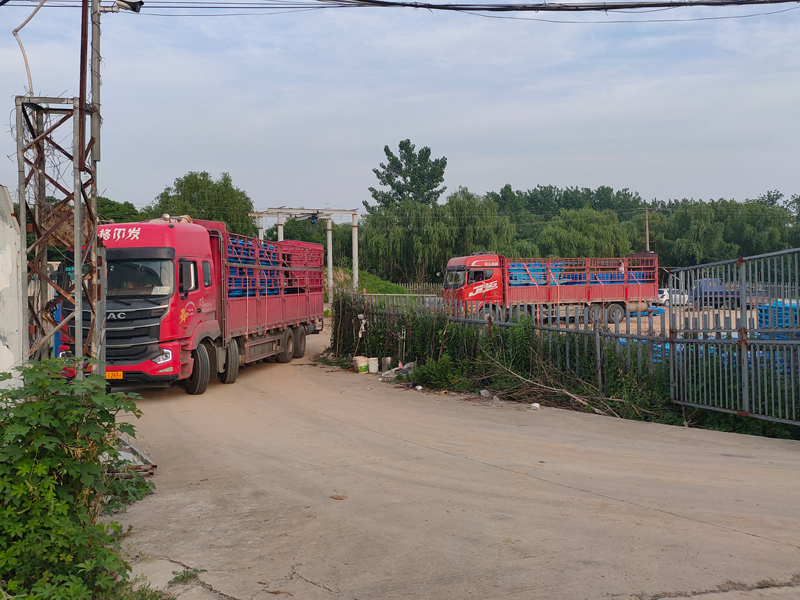 2023年5月20日鋅鋼陽臺(tái)護(hù)欄裝車發(fā)貨！