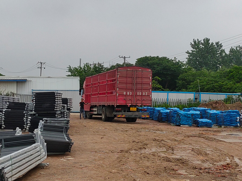 2023年5月30日鋅鋼護窗欄桿裝車發貨！