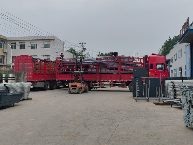 2023年6月2日鋅鋼玻璃護欄裝車發(fā)貨！