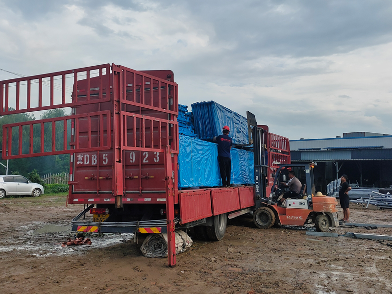 2023年7月21日鋅鋼陽臺護欄裝車發貨！