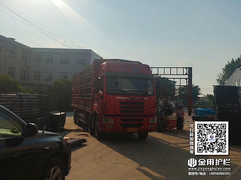 2023年8月24日鋅鋼圍墻護欄裝車發(fā)貨！