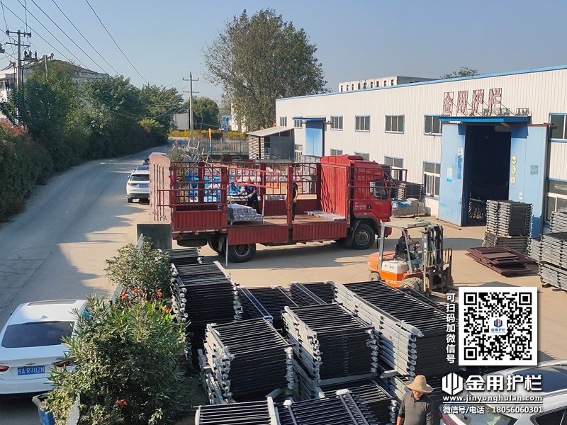 2023年10月26日鋅鋼組裝欄桿裝車發貨！