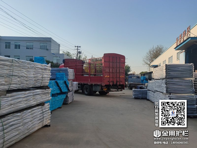 2023年11月7日鋅鋼陽臺護欄裝車發(fā)貨！