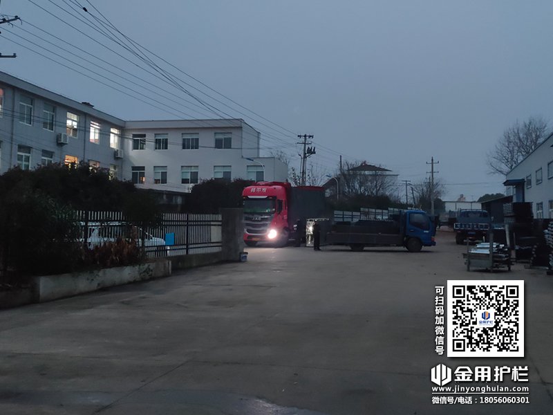 2023年12月15日鋅鋼連廊欄桿裝車(chē)發(fā)貨！