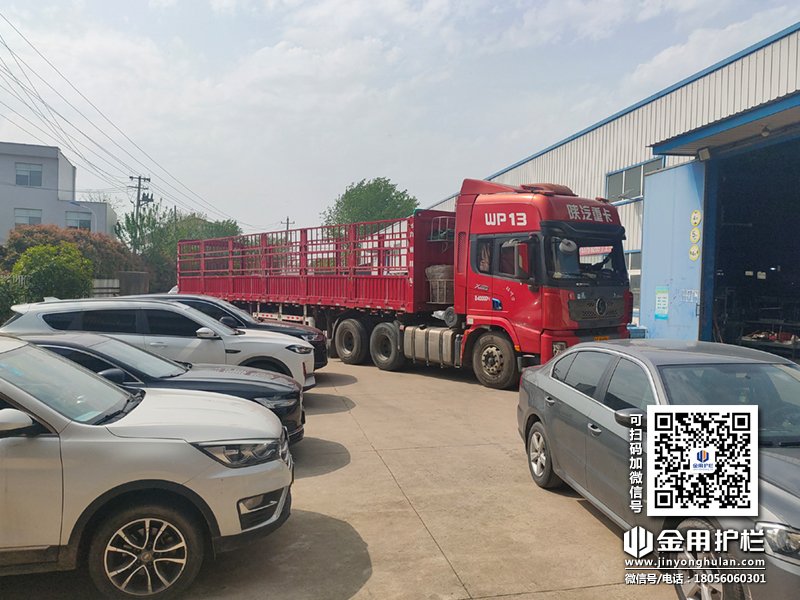 2024年4月15日鋅鋼陽(yáng)臺(tái)護(hù)欄裝車(chē)發(fā)貨！