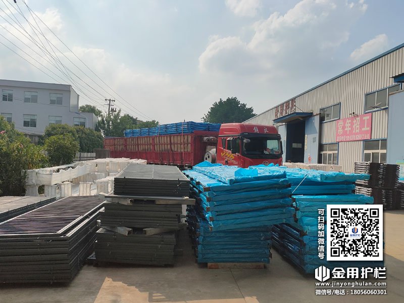 2024年5月25日鋅鋼陽(yáng)臺(tái)護(hù)欄裝車發(fā)貨！