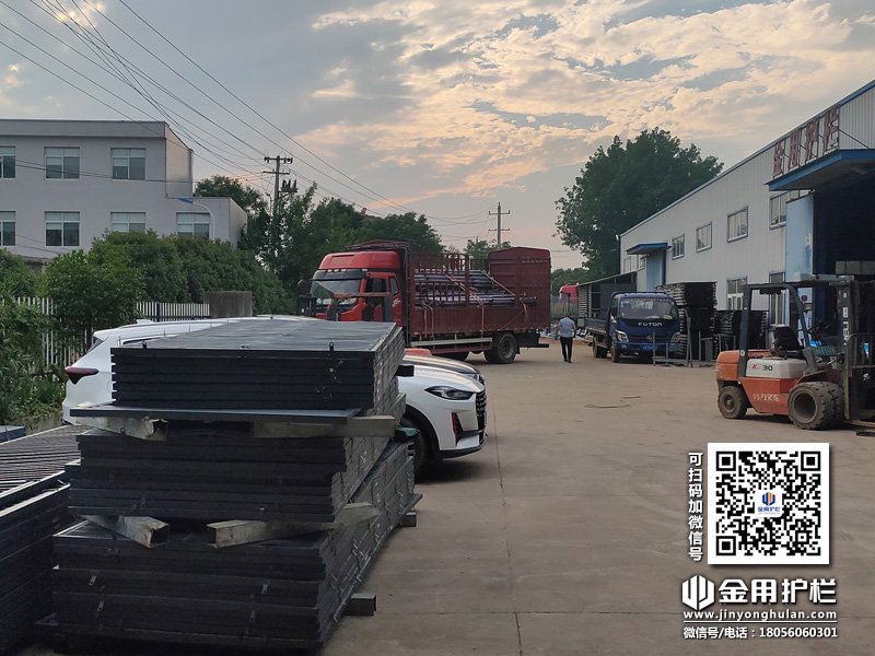 2024年6月1日鋅鋼護(hù)窗欄桿裝車(chē)發(fā)貨！