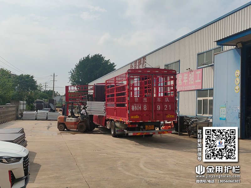 2024年7月2日鋁合金百葉窗裝車(chē)發(fā)貨！